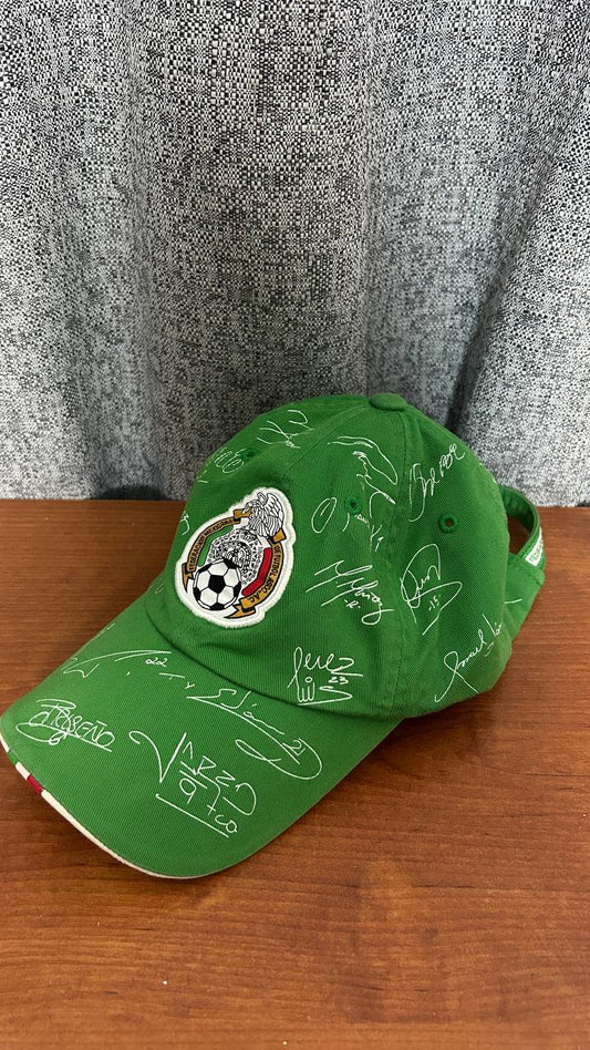 Gorra Selección mexicana, DISEÑO CON AUTOGRAFOS