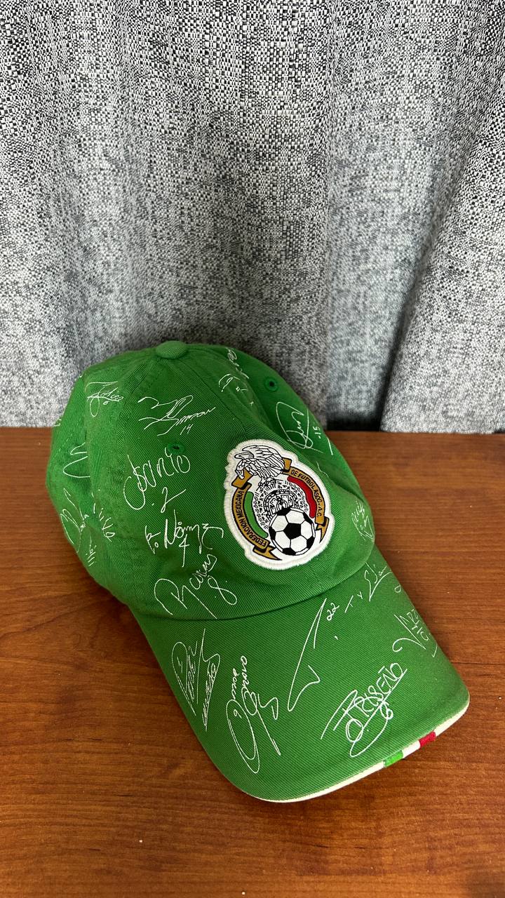 Gorra Selección mexicana, DISEÑO CON AUTOGRAFOS