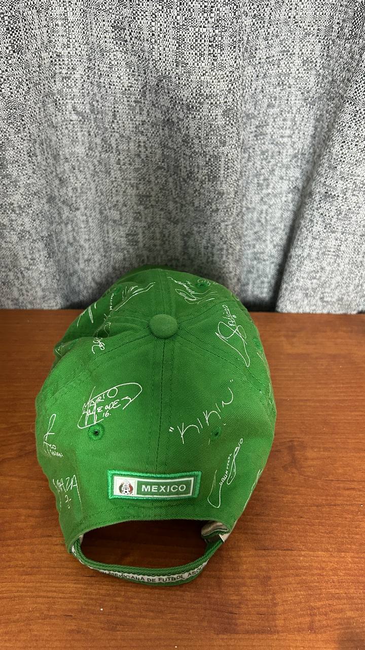 Gorra Selección mexicana, DISEÑO CON AUTOGRAFOS